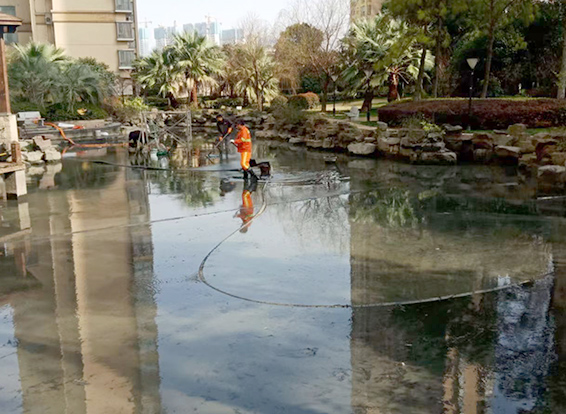 安顺景观池淤泥清理