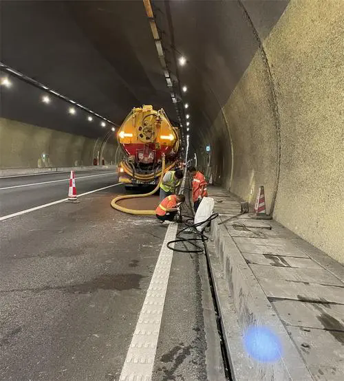 安顺隧道排水渠清淤